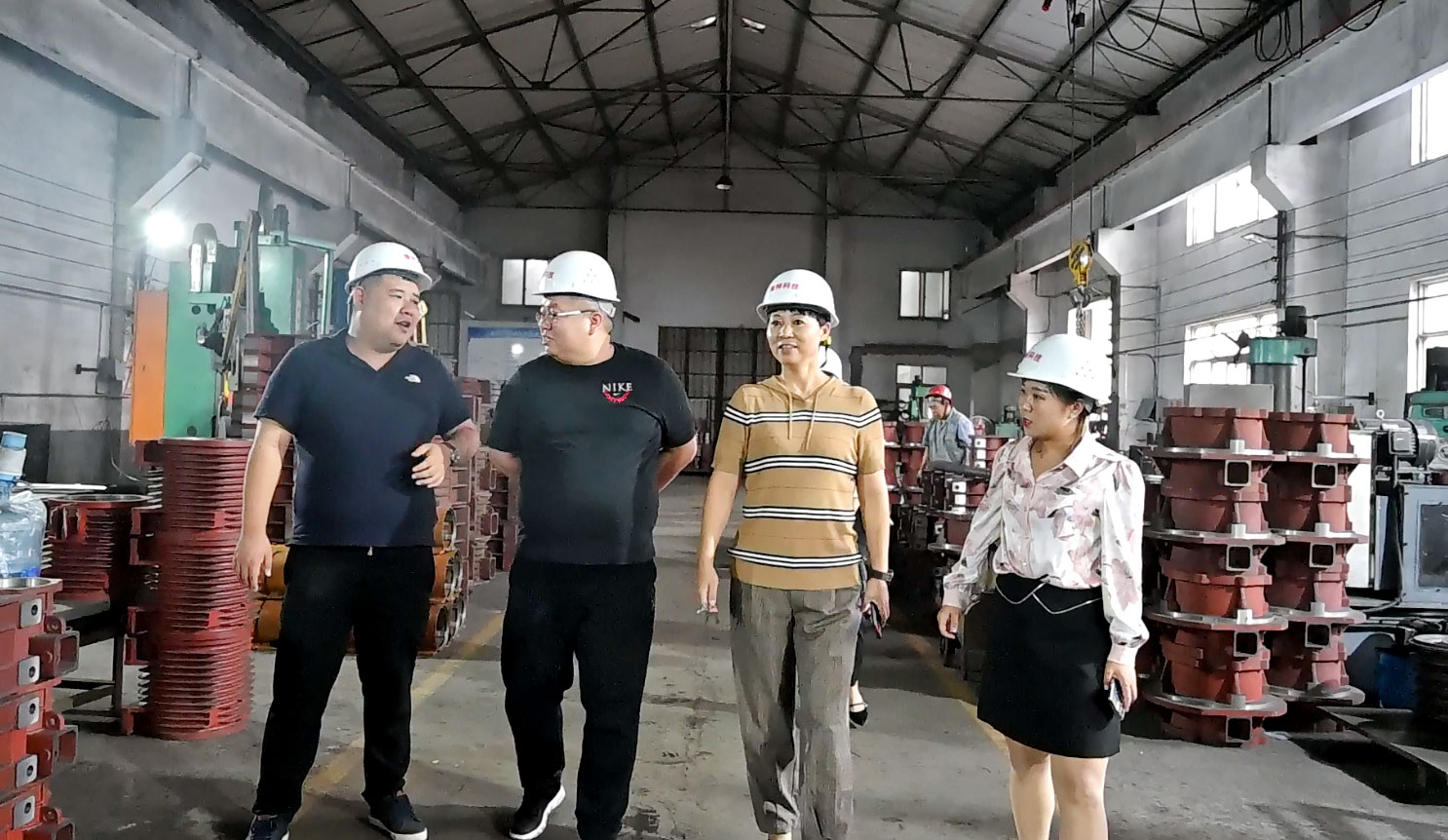精準服務骨料制砂行業(yè)，河南豫特機械高能效STS水平橢圓振動篩填補行業(yè)空白！